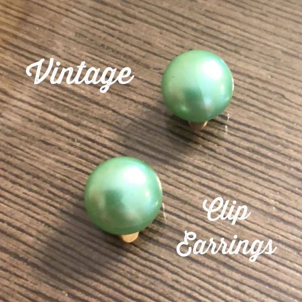 Green Pearlized Button Clip Earrings Hong King
